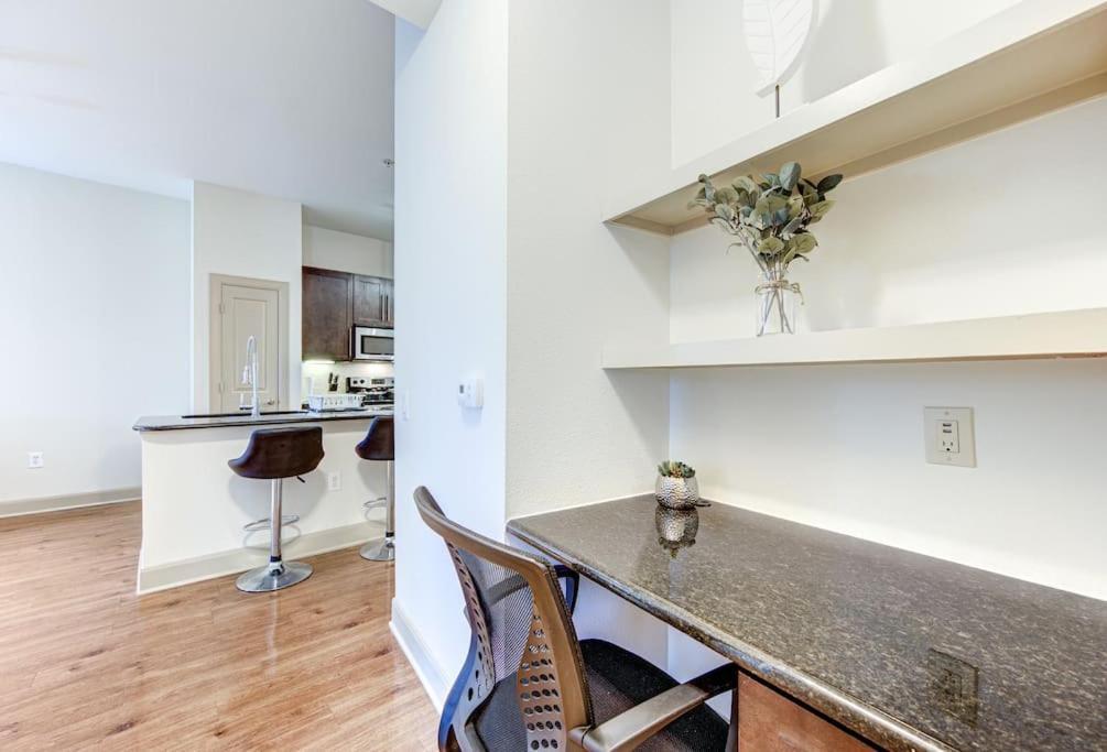 Chic 1Br Near Nrg With Pool Wifi Freeparking Apartment Houston Luaran gambar