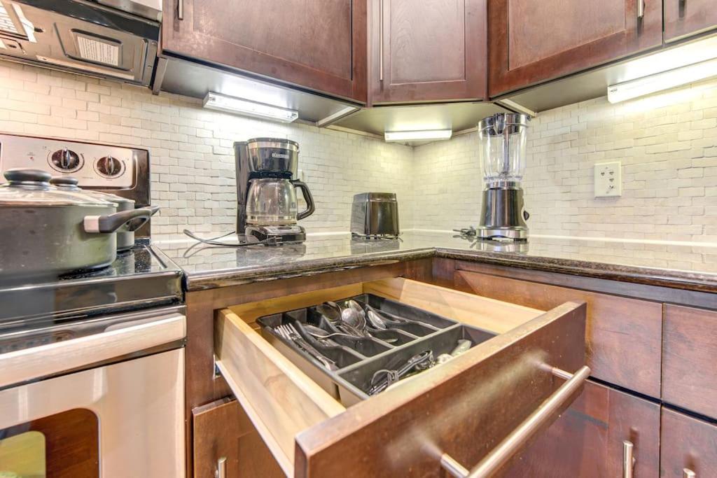 Chic 1Br Near Nrg With Pool Wifi Freeparking Apartment Houston Luaran gambar