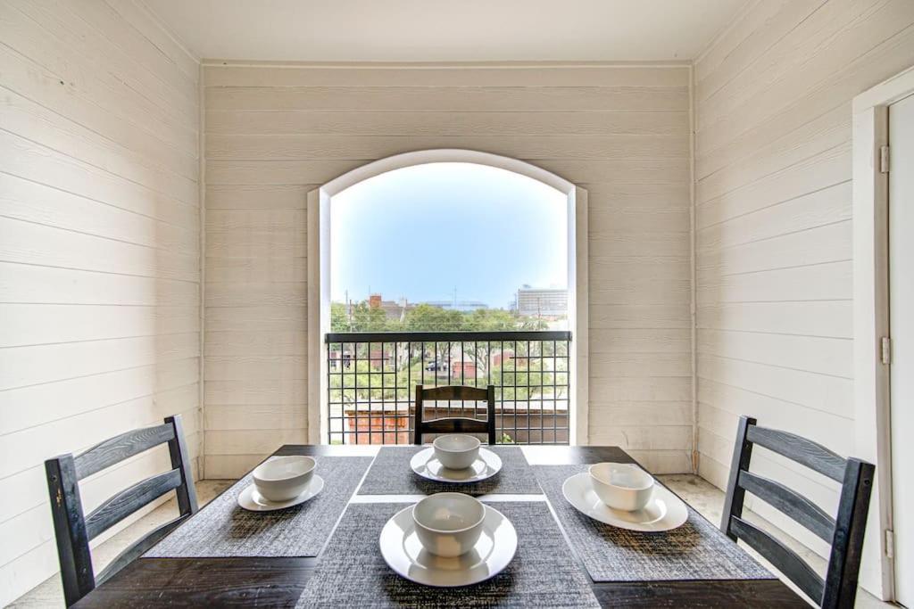 Chic 1Br Near Nrg With Pool Wifi Freeparking Apartment Houston Luaran gambar